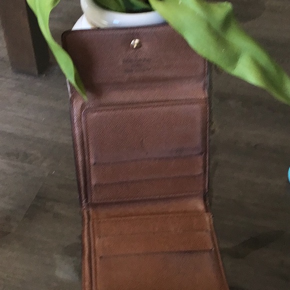 Louis Vuitton Wallet - Picture 5 of 9